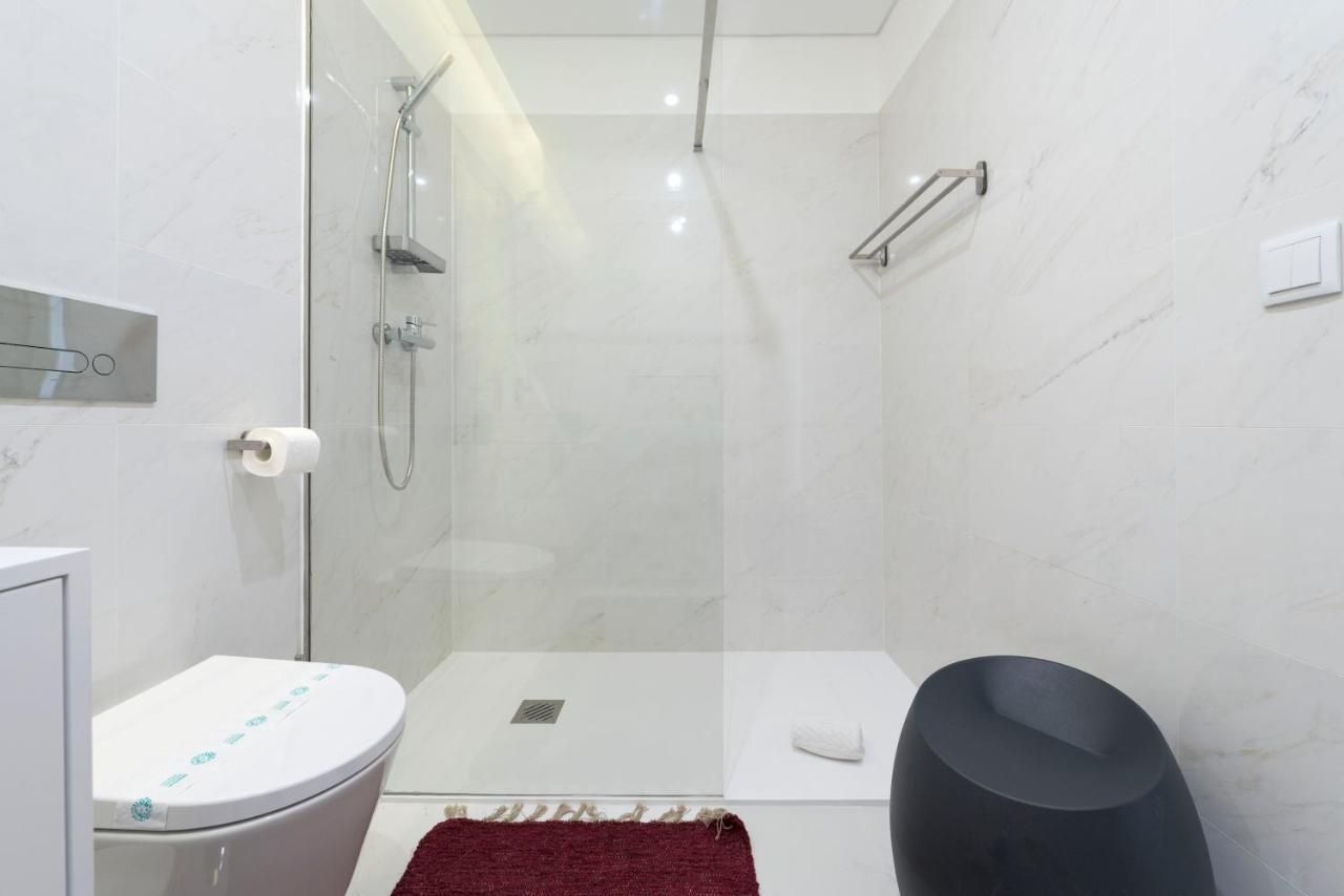 Lovelystay - Central Flat W/ Ac & Balcony Porto Exterior foto