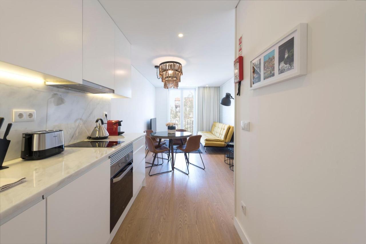 Lovelystay - Central Flat W/ Ac & Balcony Porto Exterior foto